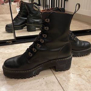 SOLD. Ahhhhhmazing Doc Marten Leona Boots! 🖤✨